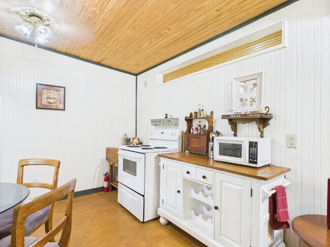Building Photo - Everything is Included