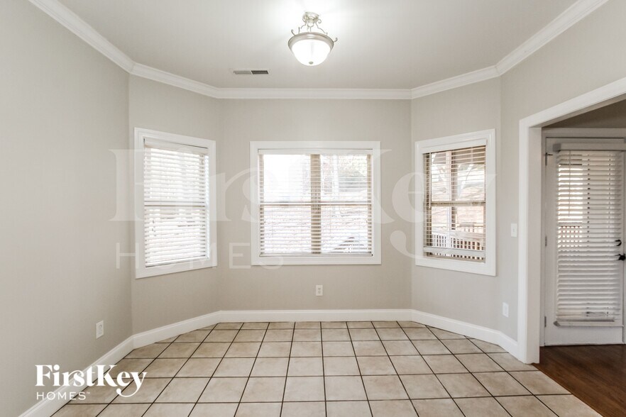 Building Photo - 6209 Shades Pointe Ln