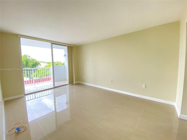 Building Photo - 1200 NE Miami Gardens Dr