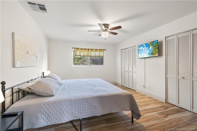 Building Photo - 2950 SE Ocean Blvd