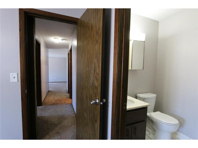 Building Photo - 3620 E 42nd St