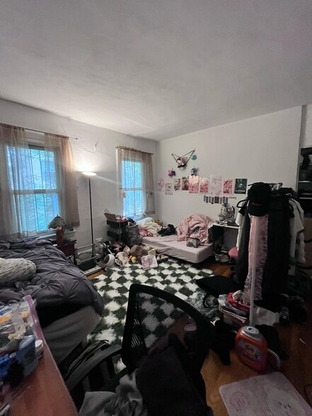 Building Photo - 731 Parker St