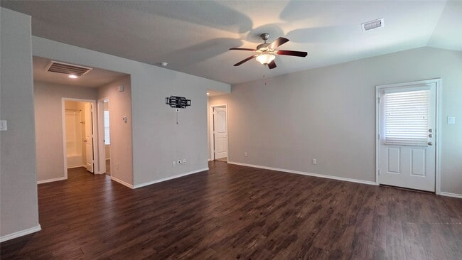 Building Photo - 14097 Lake Cres Dr