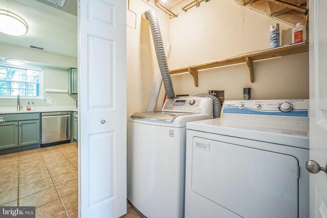 Building Photo - 14801 Basingstoke Loop