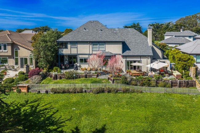 Building Photo - 44 Fairway Pl