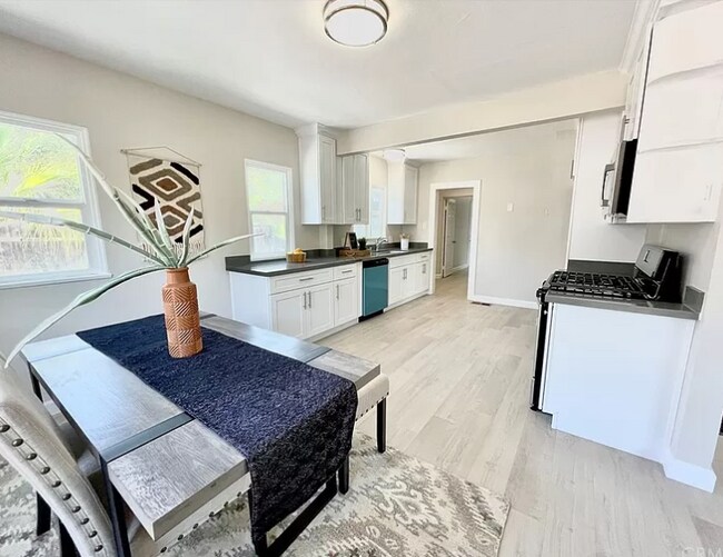Brand New Kitchen w/ Quartz Countertops! - 3824 Spruce St