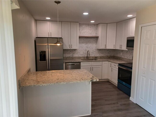 Building Photo - 306 W Primrose Ln