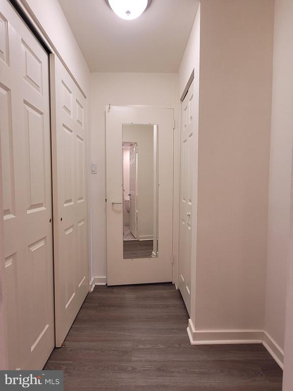 Building Photo - 604 S Washington Square