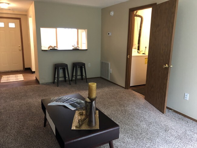 Building Photo - Oakwood Apartments & Townhomes