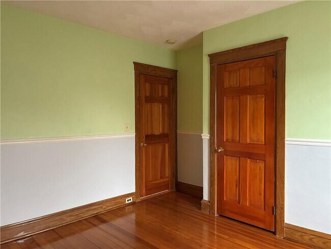 Building Photo - 56 Hatfield St