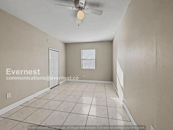 Building Photo - 913 Alecon Dr