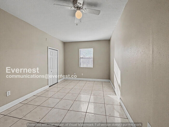 Building Photo - 4 Bed, 2 Bath Home with Off-Street Parking / Pet-Friendly / Available Now!