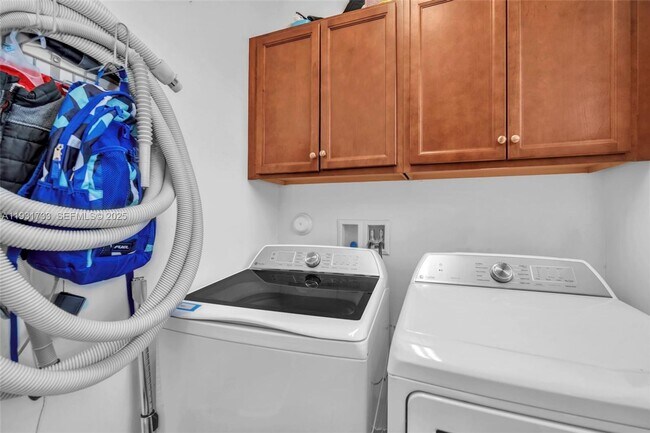 Building Photo - 9712 W 34th Ln