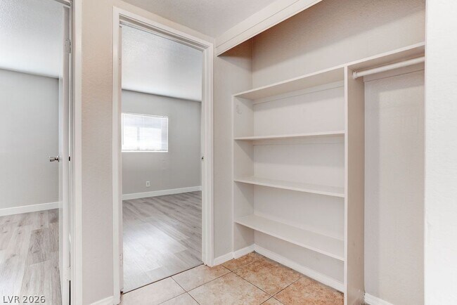 Building Photo - 1810 Bartoli Dr
