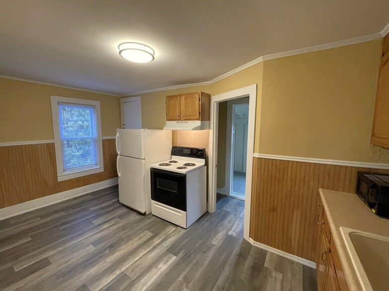 Kitchen - 636 W Gray St