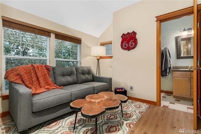 Building Photo - 1915 24th Ave S