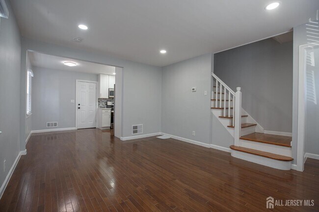 Building Photo - 545 Olive Pl