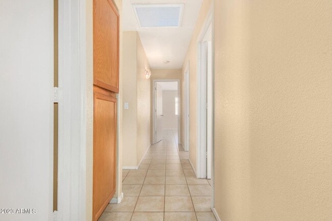 Building Photo - Move In Ready!  3 Bed, 2 Bath w/2 Car Garage