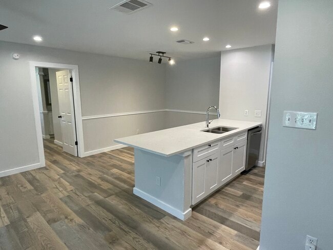 Building Photo - 10616 Mellow Mdws