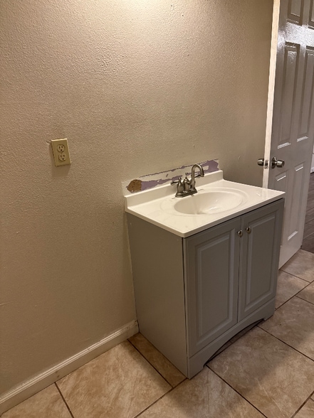 Building Photo - 521 Lee Dr