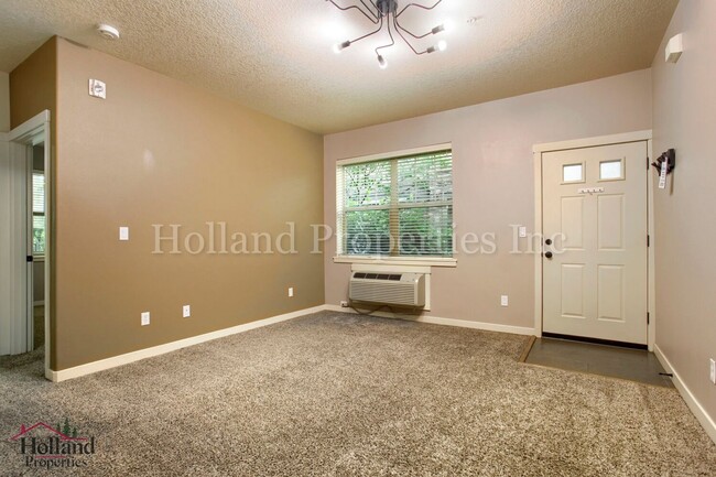 Building Photo - Charming Condo Living in the Heart of Beaverton!