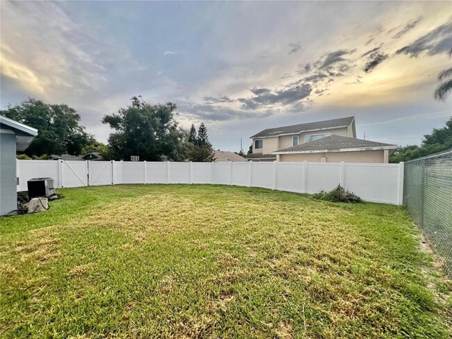 Building Photo - 12500 Wisconsin Woods Ln