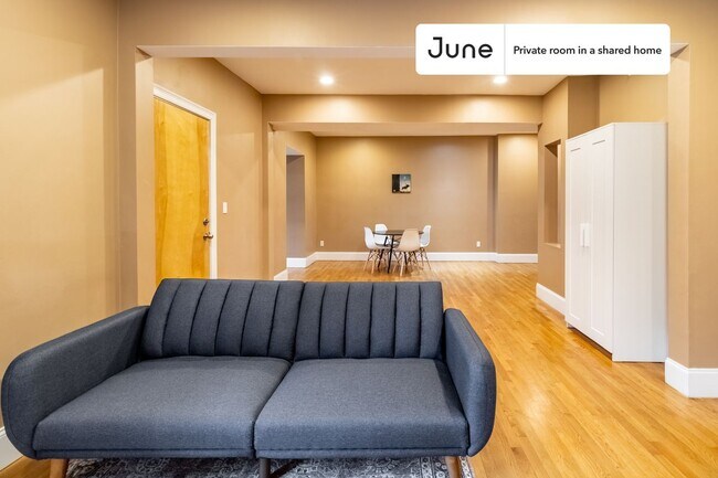 Building Photo - Private bedroom in 4 bed/2 bath Home
