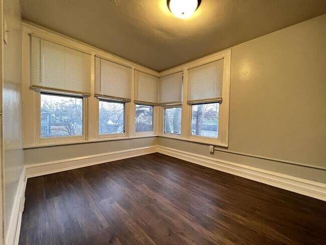 Building Photo - 1503 2nd Ave SE