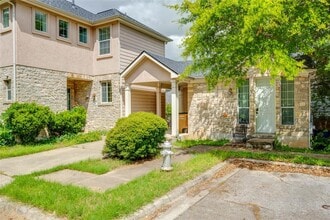 Building Photo - 1802 Village Oak Ct