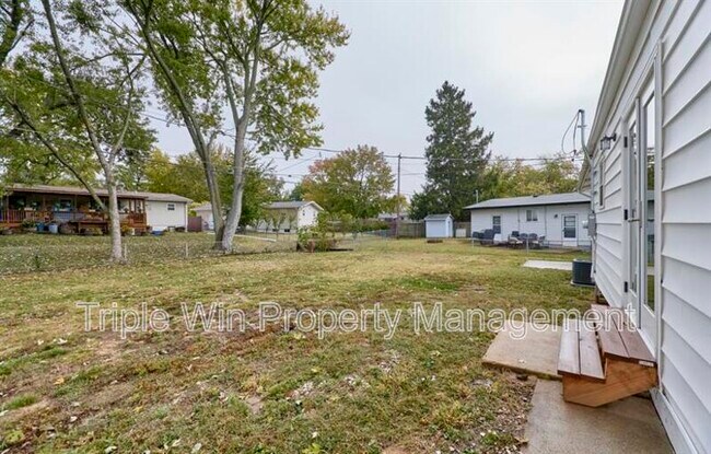 Building Photo - 803 Holiday Ave