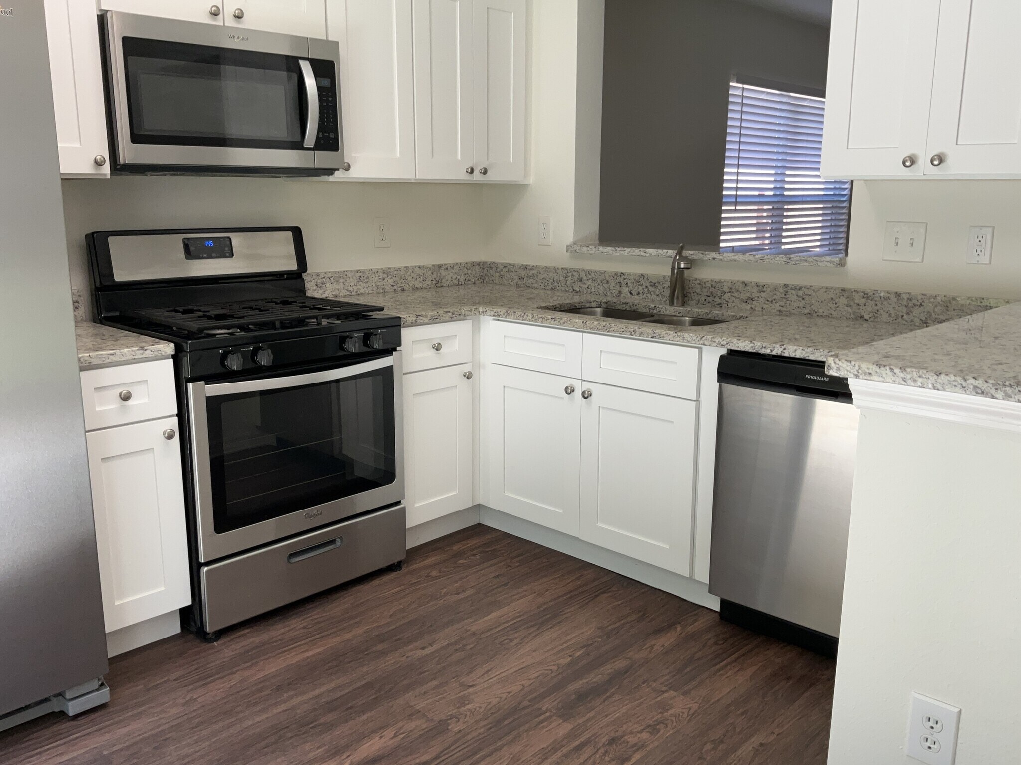 Building Photo - 5607 Tanagerlake Rd