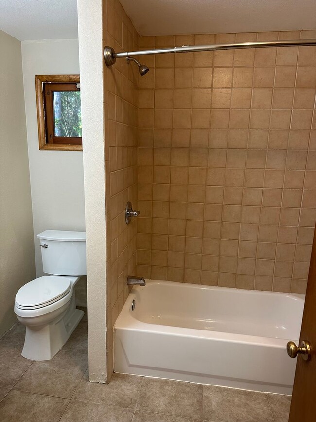 Building Photo - Walkable to Silas High School