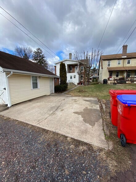 Building Photo - 218 Noble St