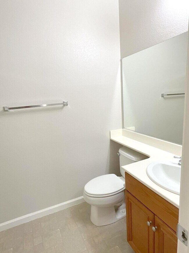 Building Photo - Month to month Rental ! Beautiful & Spacious End Unit Home in Shelbourne at Windemere! Top Rated ...