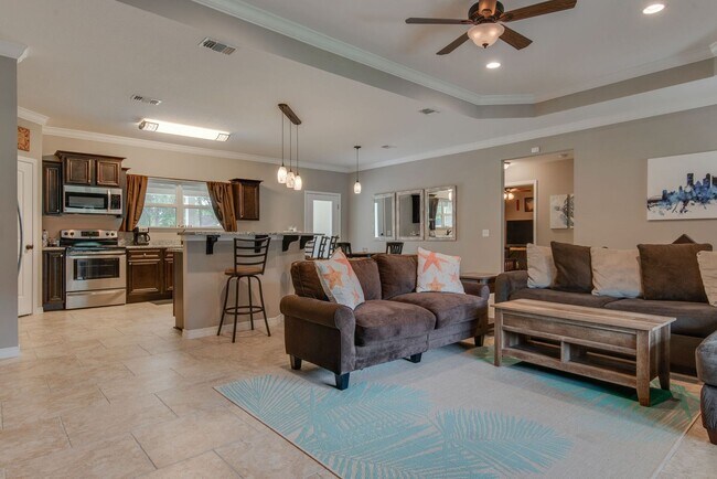 Building Photo - 4 BEDROOMS IN NAVARRE!