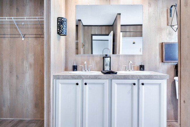 Building Photo - 111 Palomino Dr