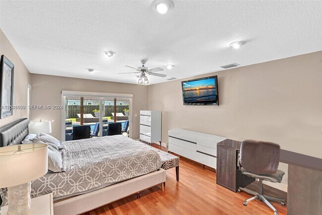 Building Photo - 3877 Bimini Ave