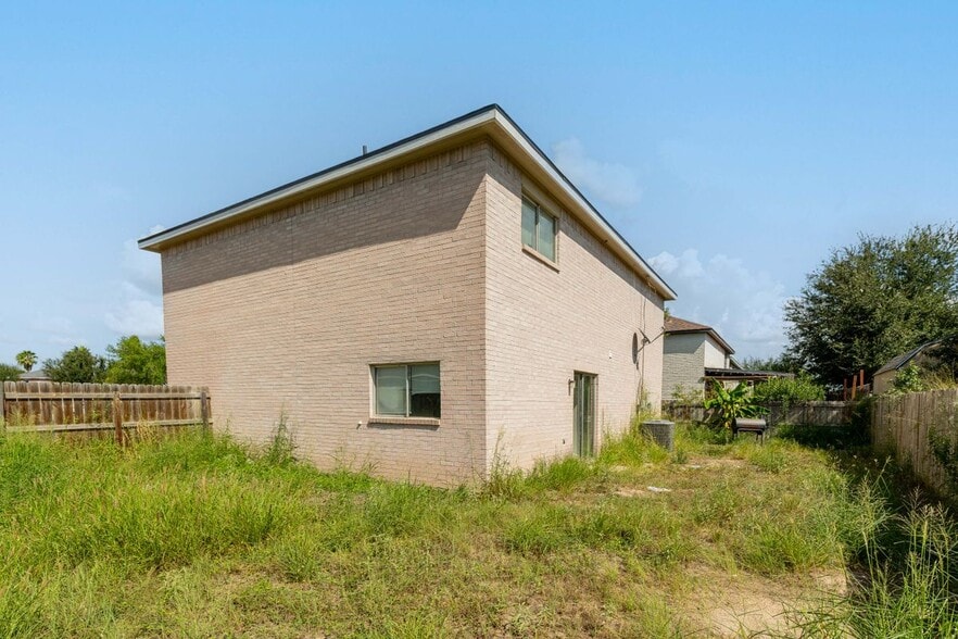 Building Photo - 3425 Ozark Ave