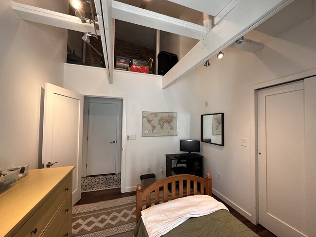 Bedroom 1 with loft ceiling - 4818-3 Baltimore Ave