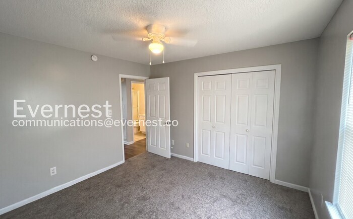 Building Photo - 6825 Brittany Pl