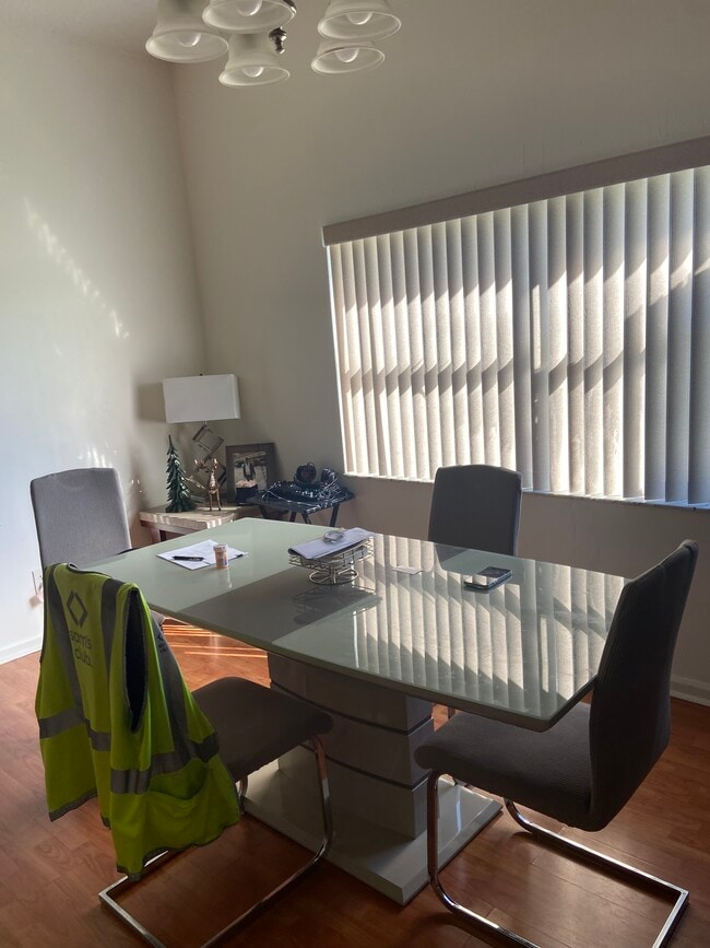 Building Photo - 9641 Riverside Dr