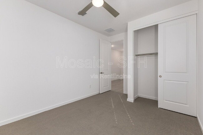 Building Photo - 35394 N Perennial St