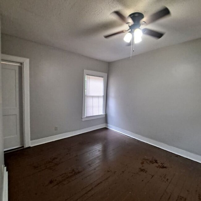 Building Photo - 3176 Lyndale Ave