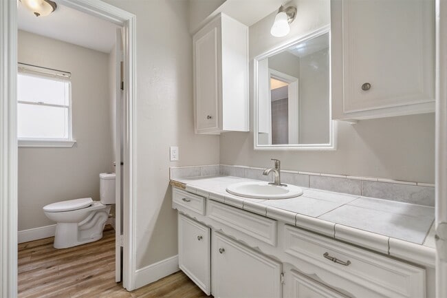 Building Photo - 25519 Many Oak Dr