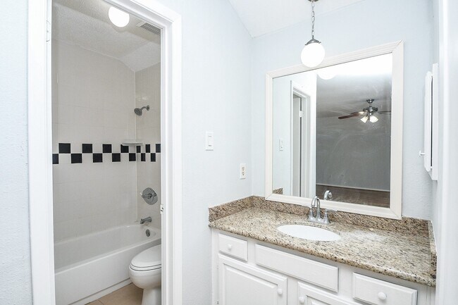 Building Photo - 2430 Long Reach Dr