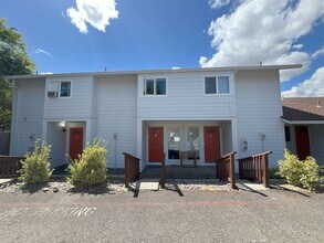 Building Photo - 2 Bedroom Townhome in Tanasbourne!