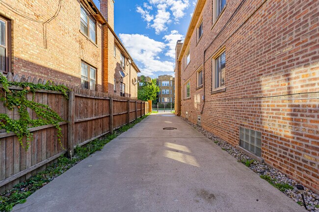 Building Photo - 7920 S Winchester Ave