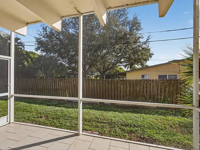 Building Photo - 10330 N Military Trl