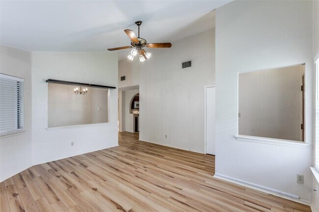 Building Photo - 1121 Peggotty Pl