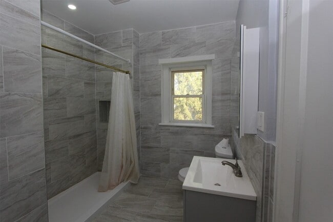 Building Photo - 12 George St